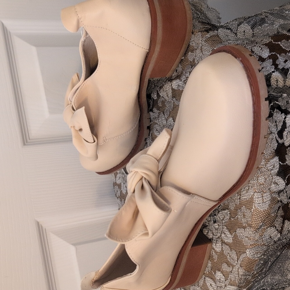 Shoes - Picture 3 of 4